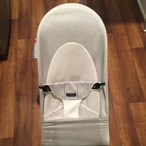 Baby Bjorn Bouncer in silver/white. Purchased new